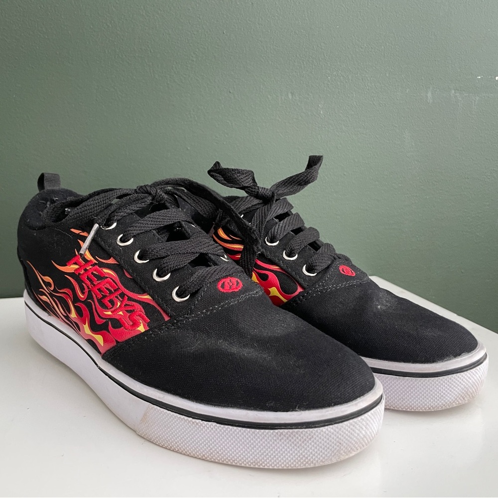 Heelys Pro 20 Prints Flame Roller Shoes Youth Size 6 (Women’s 7.5) Black Red